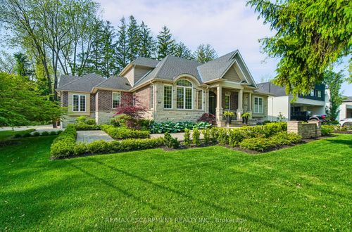 {{alt}} | Card Image