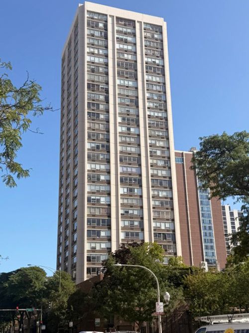2401-70 W Burton Pl, Chicago, IL, 60610-1447 | Card Image