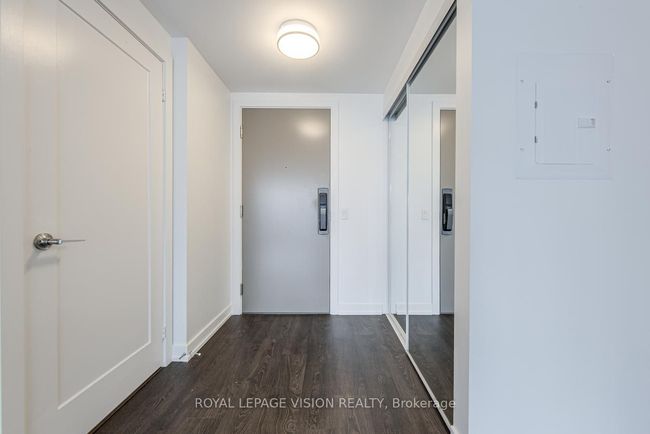 2104 - 10 York St, Condo with 2 bedrooms, 1 bathrooms and null parking in Toronto ON | Image 8
