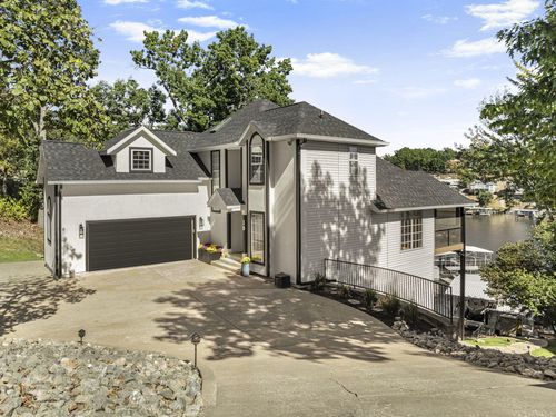 18 Valencia Dr, LAKE OZARK, MO, 65049-5531 | Card Image