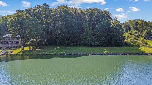 490 E Mohawk Drive, Malvern, OH, 44644 | Card Image