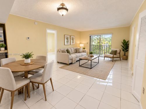 207-4-4841 Nw 7th St, Miami, FL, 33126-2176 | Card Image