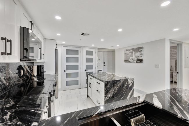 APT-9-3 - 5051 N Highway A1a, Condo with 3 bedrooms, 2 bathrooms and null parking in Hutchinson Island FL | Image 7