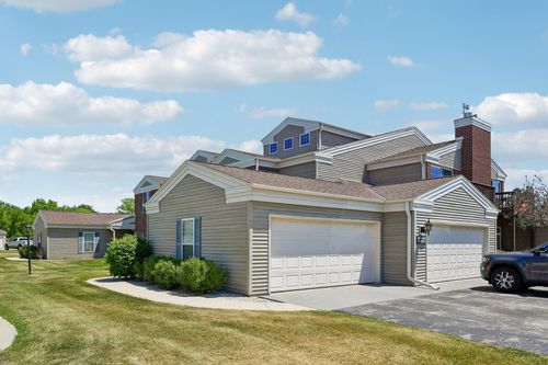 N16W26533 Tall Reeds Ln, Pewaukee, WI, 53072-6649 | Card Image