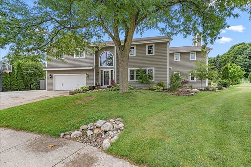 1021 Aspen Pl, West Bend, WI, 53095-4548 | Card Image