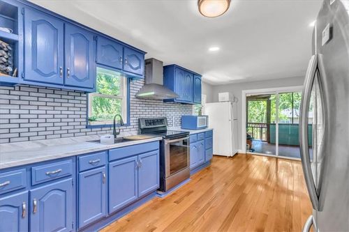 8303 Wabash Ave, Kansas City, MO, 64132-2370 | Card Image