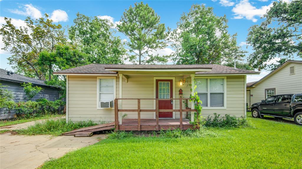 Pecan Ln, Clute, TX 77531