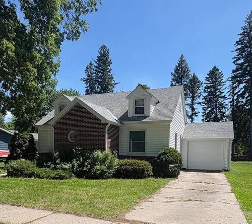 808 Grove Ave, Montevideo, MN, 56265-1635 | Card Image