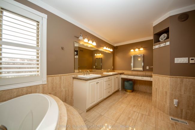 1740 Waddell Ave, House other with 4 bedrooms, 5 bathrooms and 4 parking in Peterborough ON | Image 20
