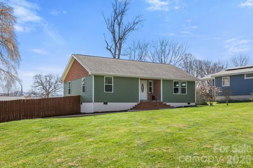 1844 Willow Rd, Hendersonville, NC, 28739-8589 | Card Image