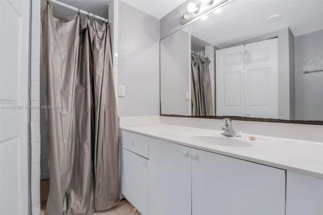 APT-115 - 4235 N University Dr, Condo with 2 bedrooms, 2 bathrooms and null parking in Sunrise FL | Image 10