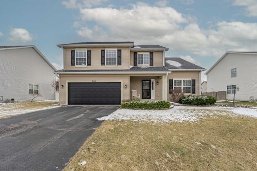 800 Maplewood Dr, Minooka, IL, 60447-1235 | Card Image