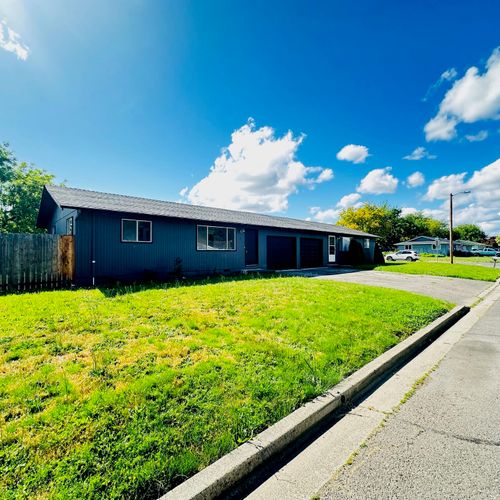 71-and-73-71 Tracy Ave, Eagle Point, OR, 97524-6507 | Card Image