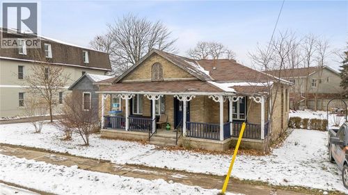 4 Clyde St, Forest, ON, N0N1J0 | Card Image