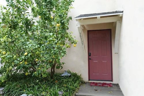 r58-30535 Canwood St, Agoura Hills, CA, 91301-2040 | Card Image