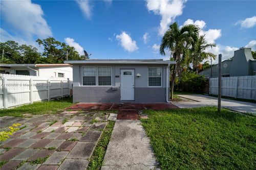 2632 Ne 214th St, Miami, FL, 33180-1126 | Card Image