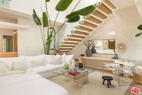 2413 Wilson Ave, Venice, CA, 90291-4738 | Card Image