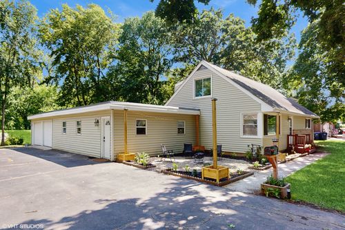 16051 W Des Plaines Dr, Libertyville, IL, 60048-1476 | Card Image