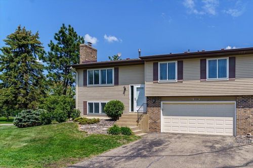 10326 Balsam Ln, Eden Prairie, MN, 55347-4525 | Card Image