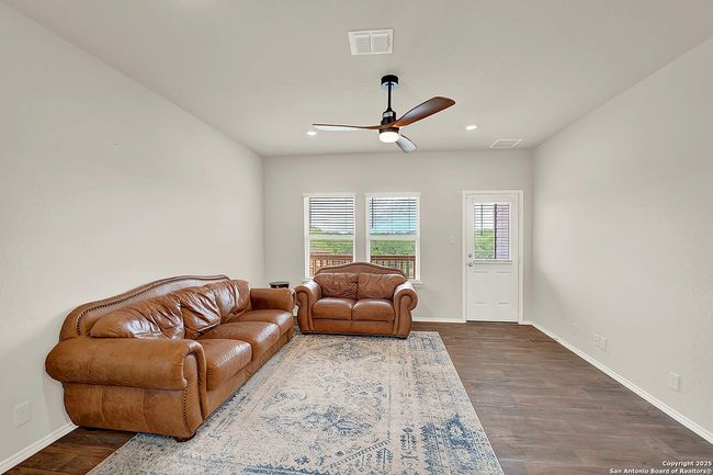201 Legendary Trail Loop, House other with 5 bedrooms, 3 bathrooms and null parking in Floresville TX | Image 16