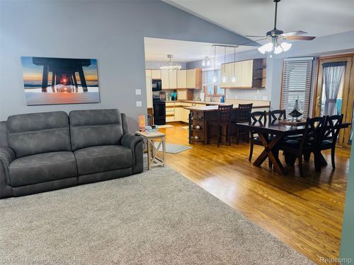 412 Rosette St, Holly, MI, 48442-1341 | Card Image