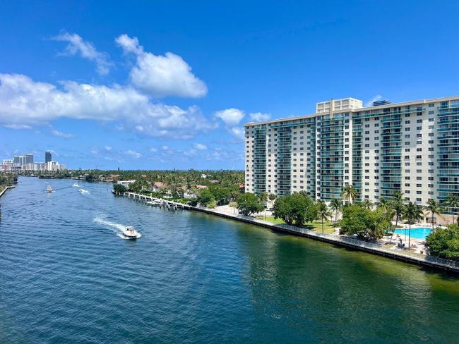 712 - 19390 Collins Ave, Condo with 1 bedrooms, 1 bathrooms and null parking in Sunny Isles Beach FL | Image 1