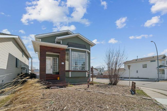 11 Laguna Circle Ne, Home with 6 bedrooms, 3 bathrooms and 2 parking in Calgary AB | Image 3