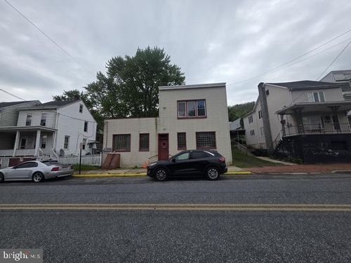 32 E Bacon St, Pottsville, PA, 17901-3902 | Card Image