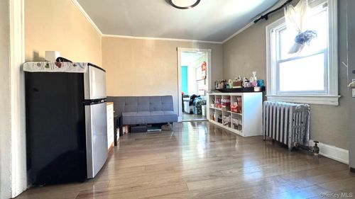 46-30 161st St, Flushing, NY, 11358-3637 | Card Image