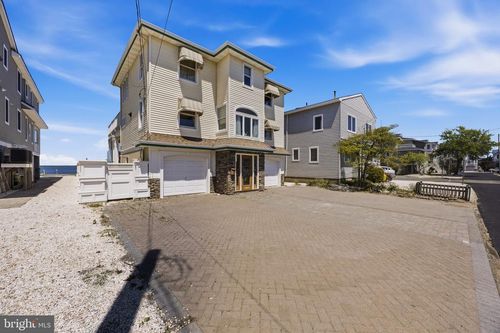 2011 Sunset Ave, Surf City, NJ, 08008-5570 | Card Image