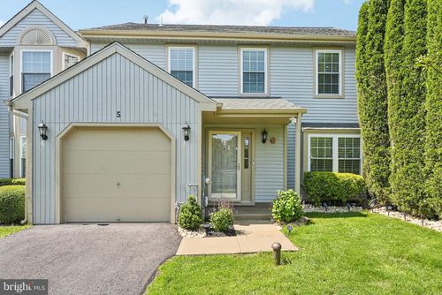 5 Locust Ln, NEWTOWN, PA, 18940-3249 | Card Image