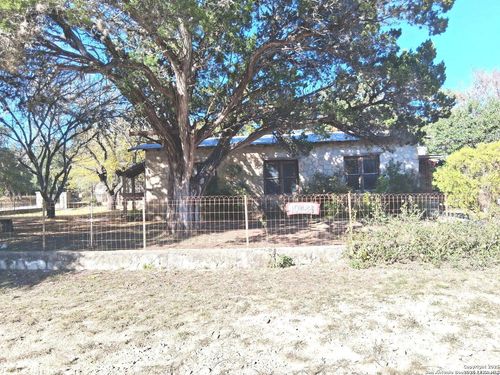 10484 Park Road 37, Lakehills, TX, 78063-6815 | Card Image