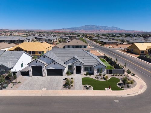 2761 E Moorland Dr, St George, UT, 84790-7364 | Card Image