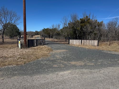 523 Kahn Rd, Rio Frio, TX, 78879-7009 | Card Image