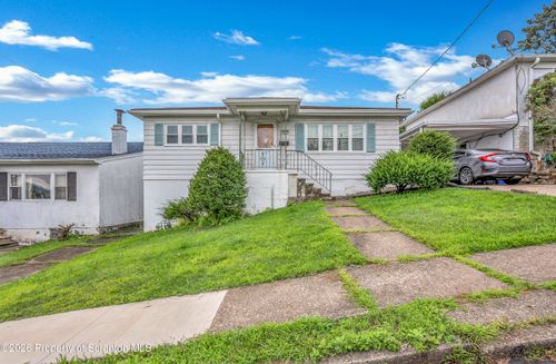 617 W Elm St, Scranton, PA, 18504-3517 | Card Image