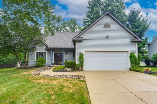 4739 Emerald Woods Dr, Stow, OH, 44224-1977 | Card Image