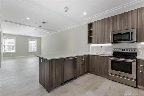 apt-2-1990 Bronson Rd, Fairfield, CT, 06824-2862 | Card Image