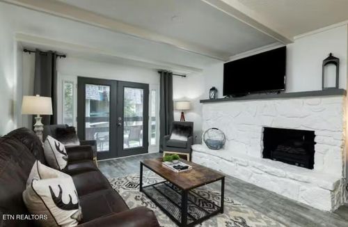 211-260 Roaring Fork Rd, Gatlinburg, TN, 37738-4820 | Card Image