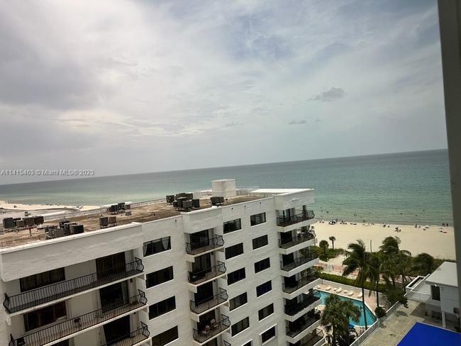 APT-811 - 5401 Collins Ave, Condo with 2 bedrooms, 2 bathrooms and null parking in Miami Beach FL | Image 28
