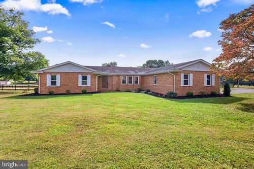 383 Happy Retreat Ln, CHARLES TOWN, WV, 25414-5290 | Card Image