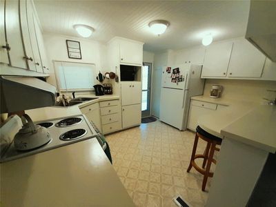 58 - 1100 University Parkway, House other with 2 bedrooms, 1 bathrooms and null parking in Sarasota FL | Image 3