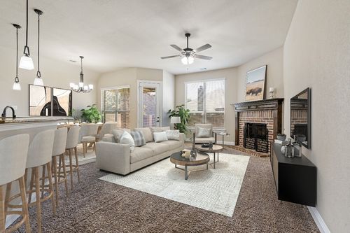 613 Ravenwood Dr, Saginaw, TX, 76179-1177 | Card Image