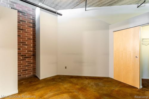 unit-2-333 E Parent Ave, Royal Oak, MI, 48067-3748 | Card Image