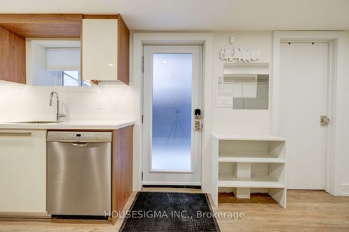 lower-274 Roxton Rd, Toronto, ON, M6G3P9 | Card Image