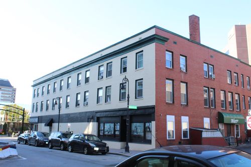 apt-303-1101 Elm St, Manchester, NH, 03101-1526 | Card Image