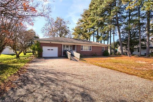 121 Circle Dr, Port Haywood, VA, 23138-2110 | Card Image