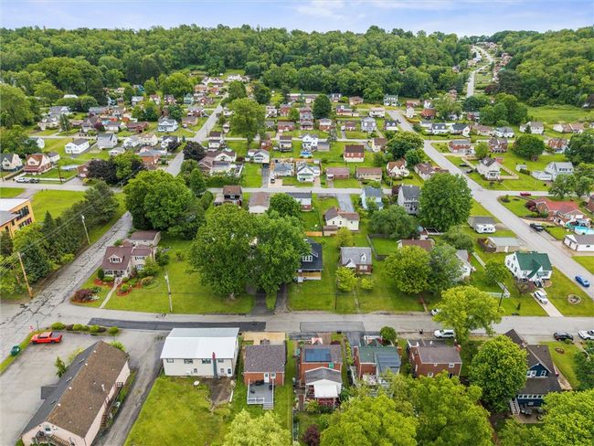 Set in a friendly, walkable neighborhood with everything you need just a short stroll away. | Image 27