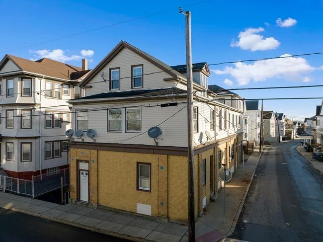 726 2 Nd St, Home with 8 bedrooms, 5 bathrooms and 3 parking in Fall River MA | Image 4