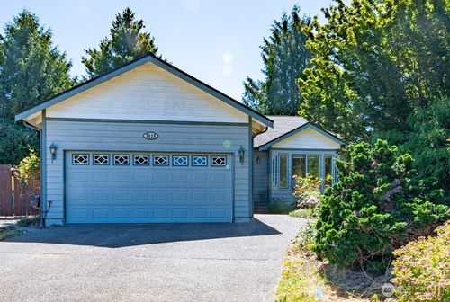 7026 66th Ave Ne, Marysville, WA, 98270-5902 | Card Image