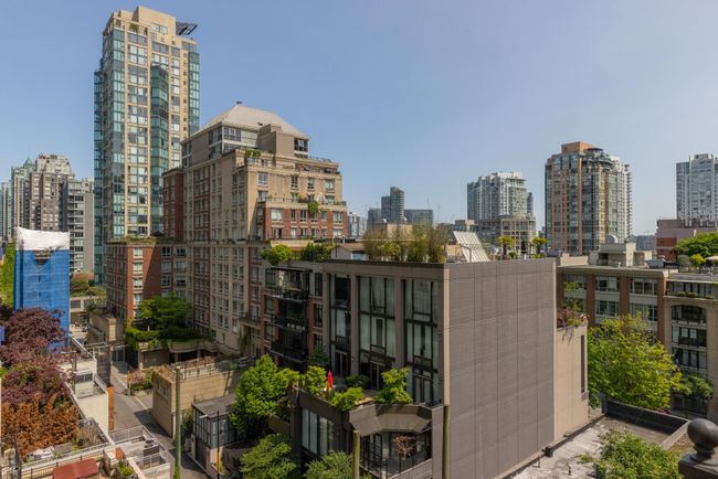 901 - 1280 Richards Street, Condo with 3 bedrooms, 2 bathrooms and 2 parking in Vancouver BC | Image 2